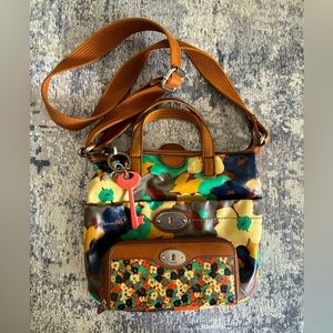EUC! Fossil Key-Per Crossbody and Matching Wallet. Floral pattern.